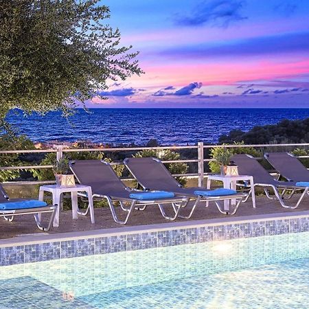 Aqua Blue Villas With Heated Pool Mathés Kültér fotó