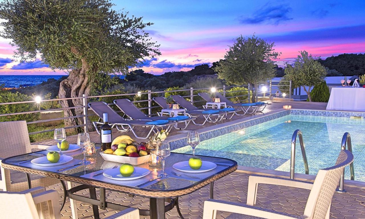 Aqua Blue Villas With Heated Pool Mathés Kültér fotó