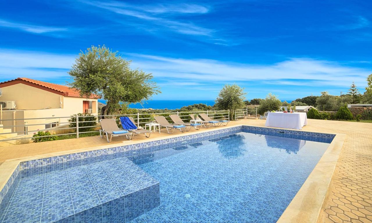 Aqua Blue Villas With Heated Pool Mathés Kültér fotó