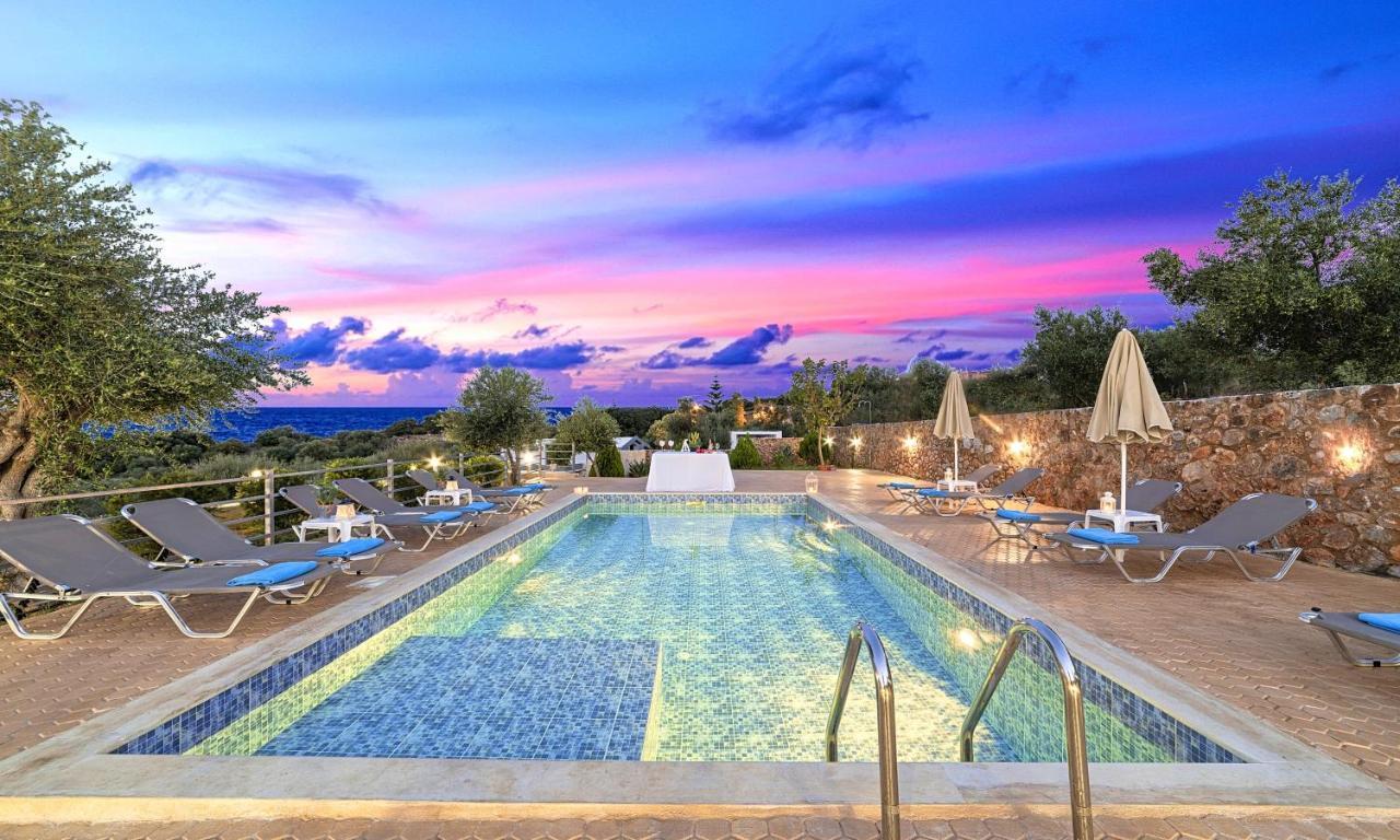 Aqua Blue Villas With Heated Pool Mathés Kültér fotó