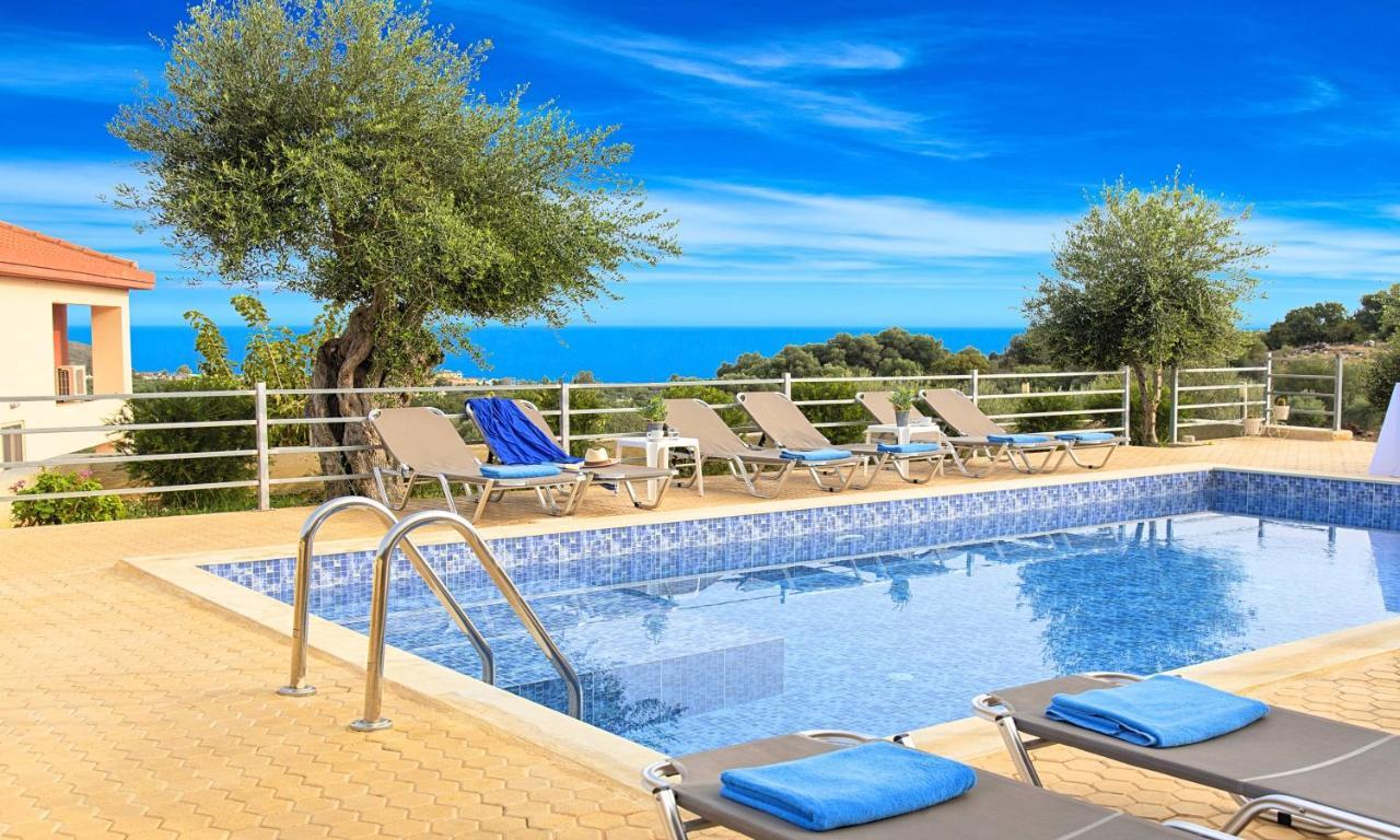 Aqua Blue Villas With Heated Pool Mathés Kültér fotó