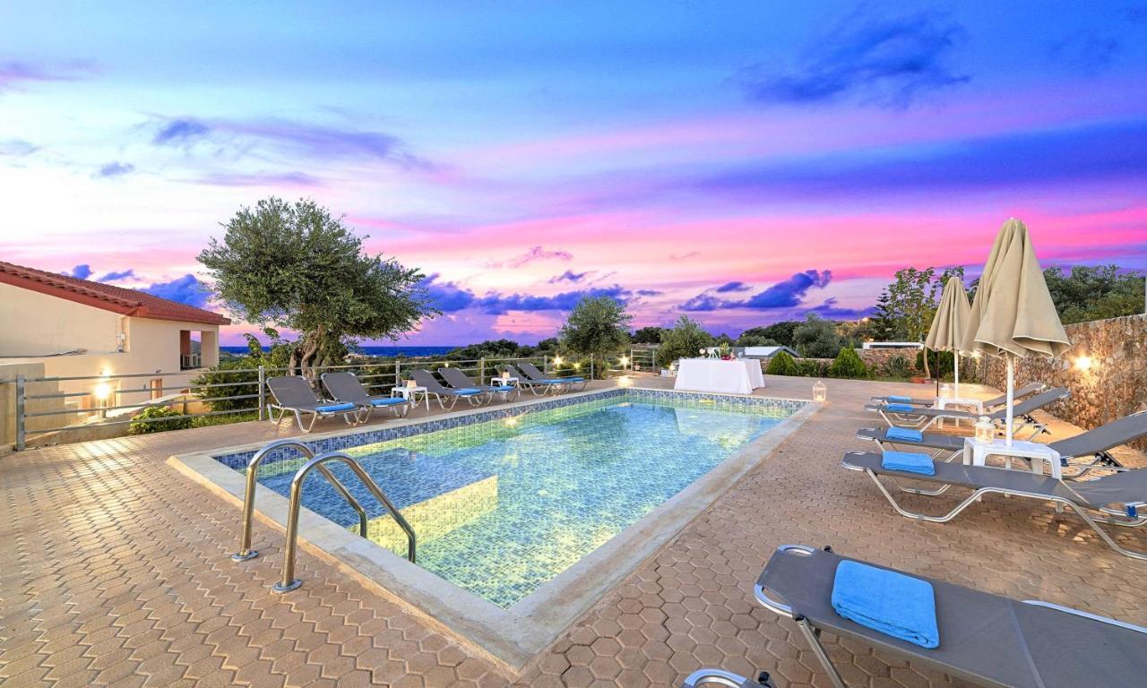 Aqua Blue Villas With Heated Pool Mathés Kültér fotó