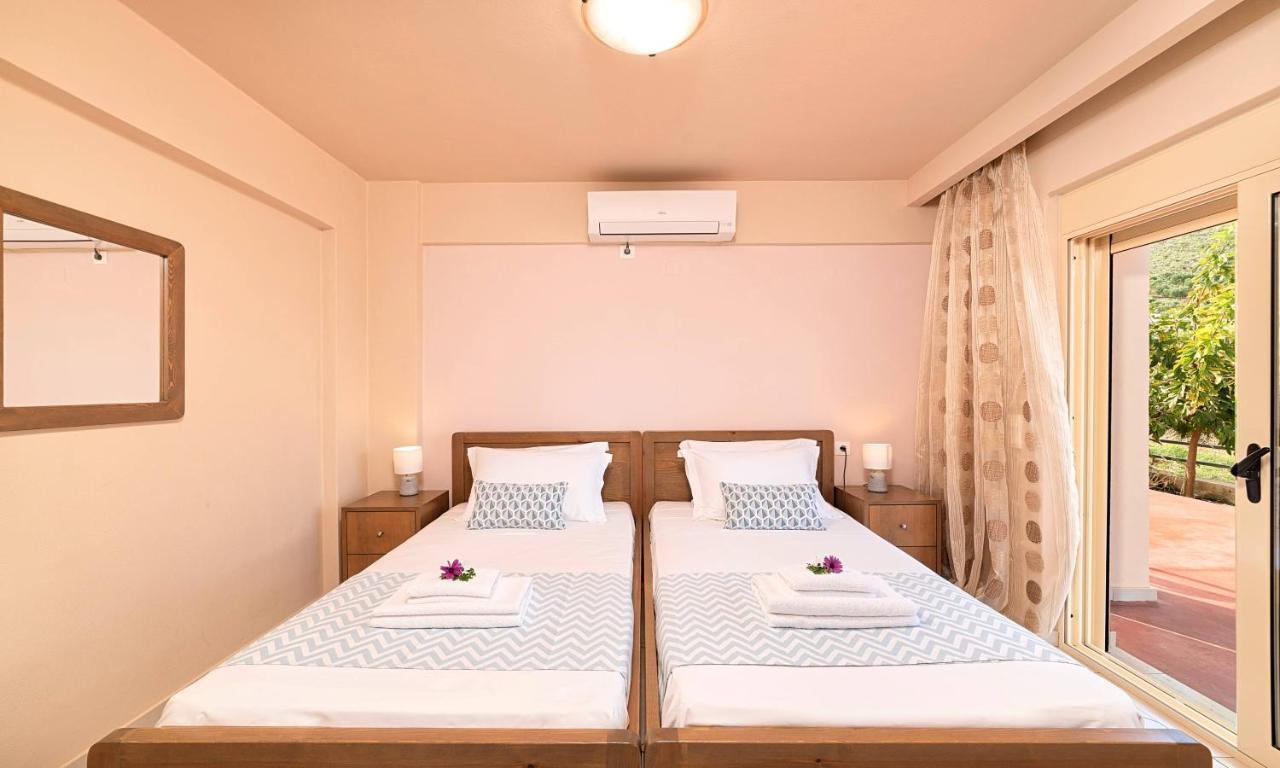 Aqua Blue Villas With Heated Pool Mathés Kültér fotó